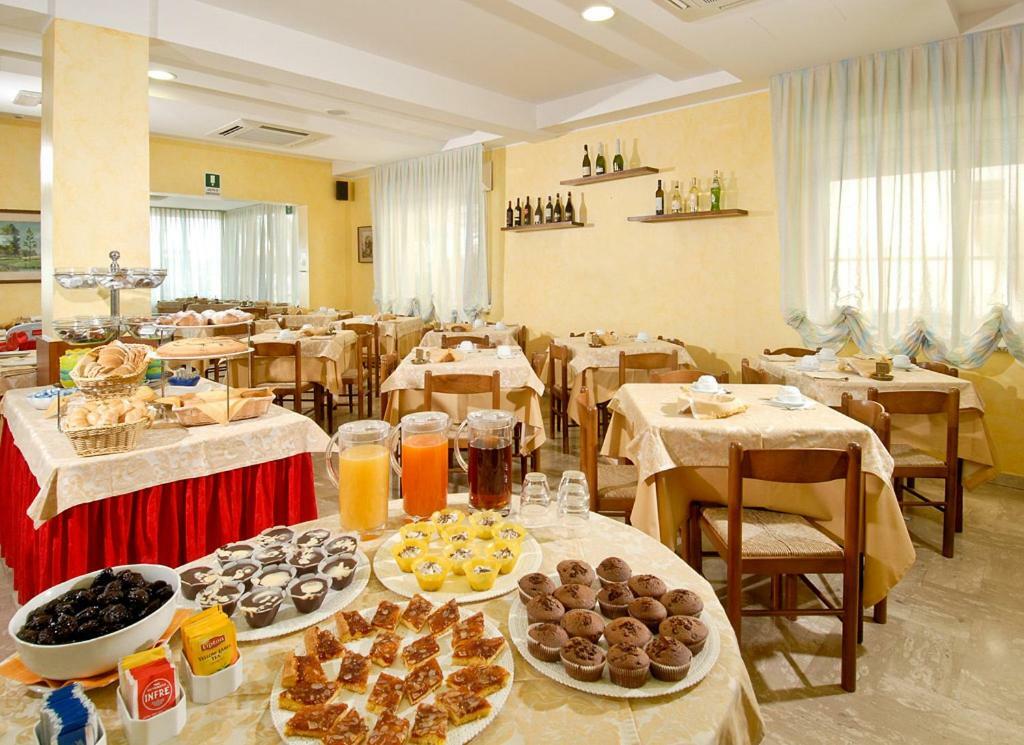 Hotel Alba Serena Misano Adriatico Exterior foto